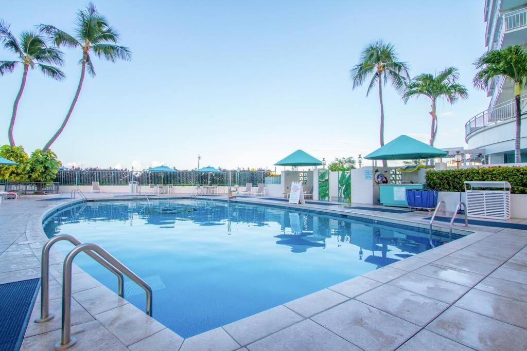 Resort Life At A Low Price- Ilikai Hotel Honolulu Esterno foto