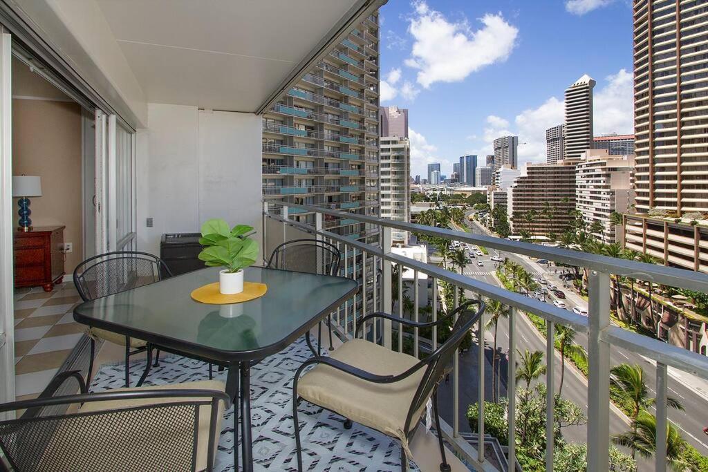 Resort Life At A Low Price- Ilikai Hotel Honolulu Esterno foto