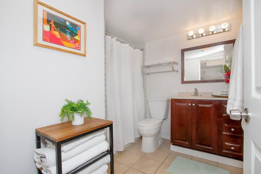 Resort Life At A Low Price- Ilikai Hotel Honolulu Esterno foto