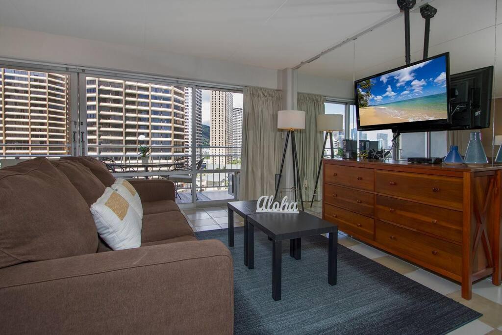 Resort Life At A Low Price- Ilikai Hotel Honolulu Esterno foto